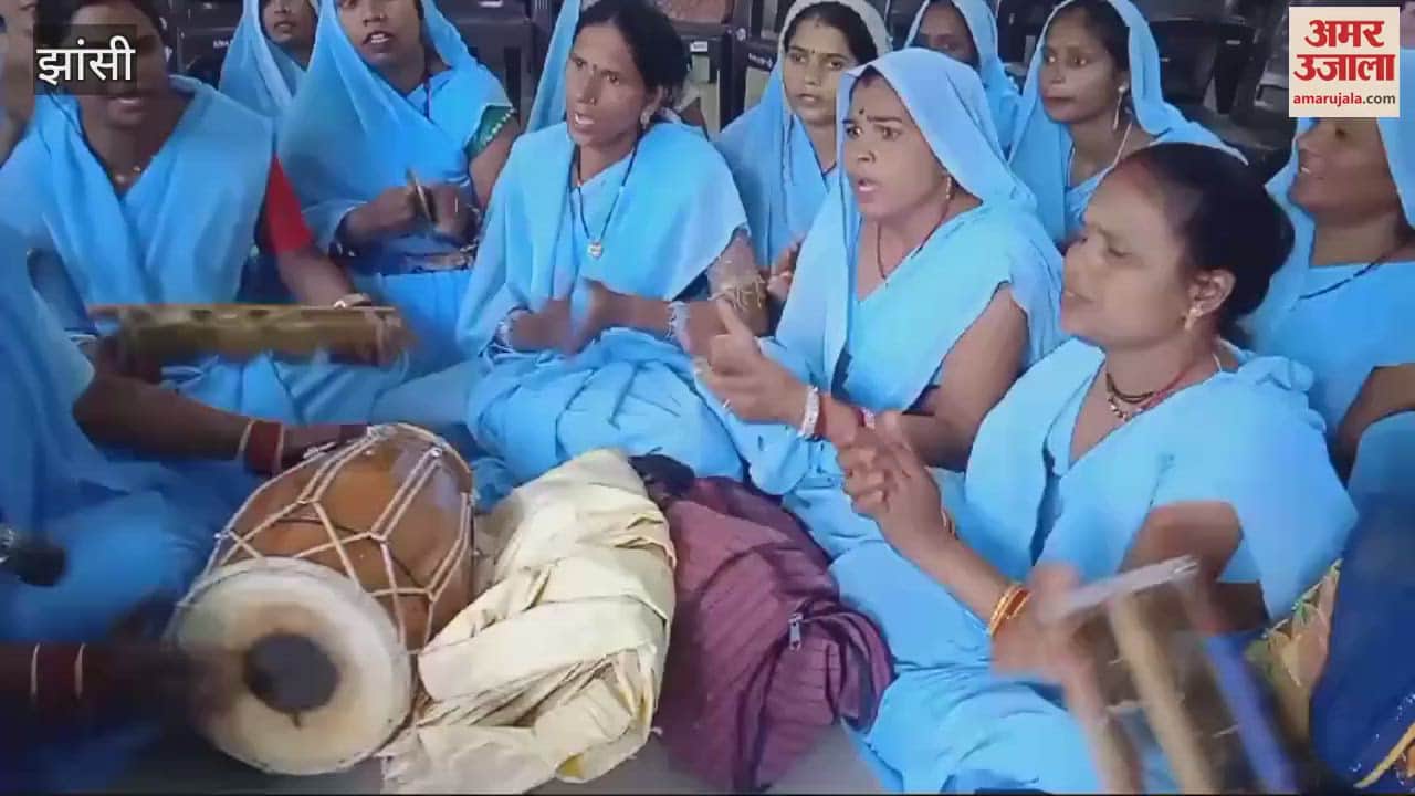 VIDEO : Women made a water band in Jhansi