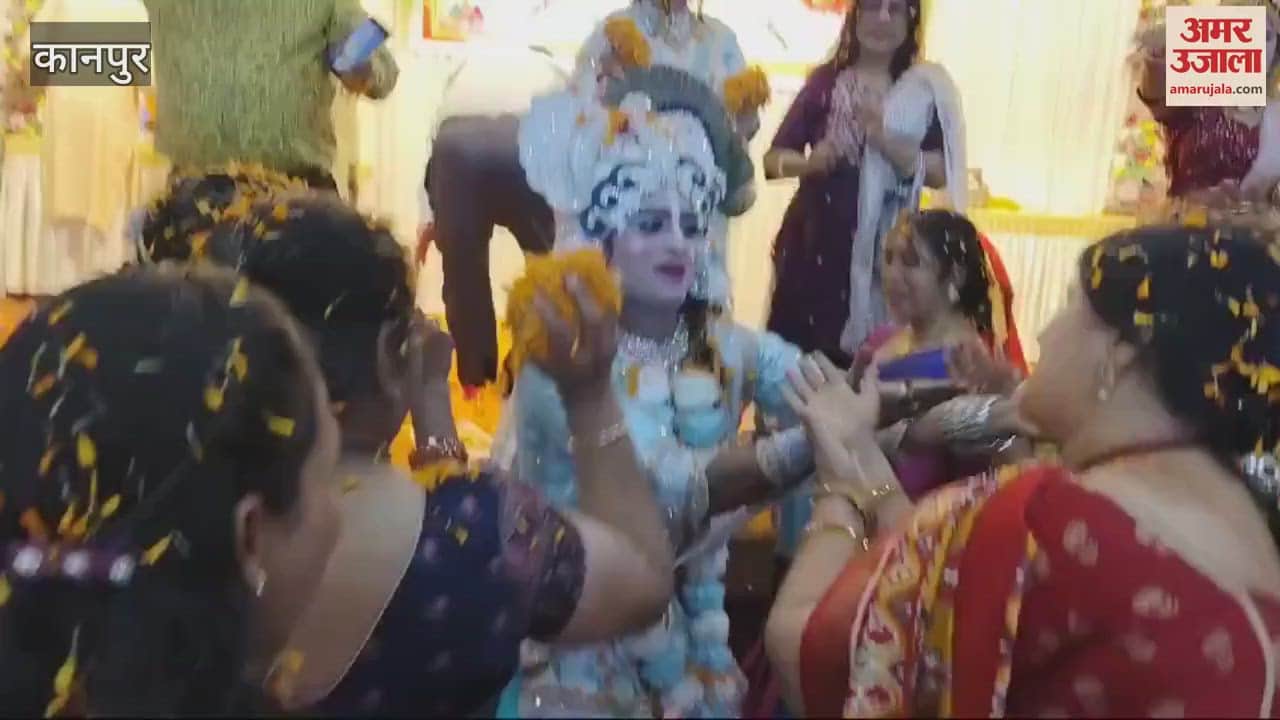 VIDEO : Holi Milan ceremony organized, played Holi of flowers with Radha-Krishna