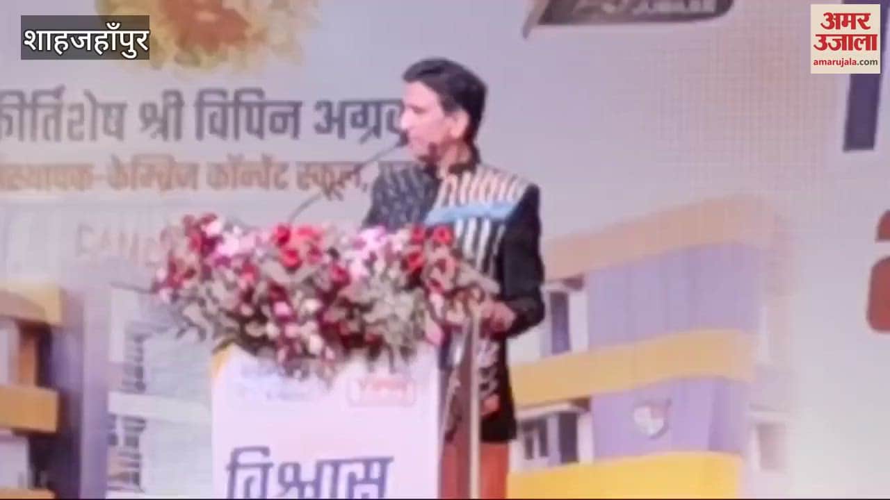 VIDEO : Poet Kumar Vishwas enthralled the audience with his poems in Shahjahanpur