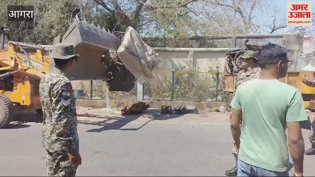 VIDEO : Municipal corporation removed encroachment from roadside