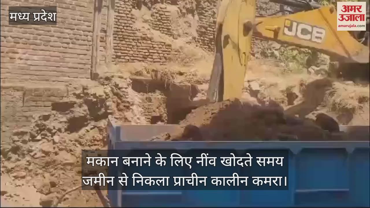 MP News Ancient room and tunnel found during excavation for building construction in Burhanpur watch video