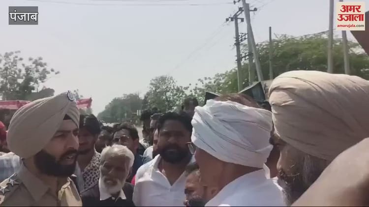 कपूरथला में दलित समाज के लोगों ने दिया धरना, सड़क जाम