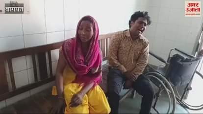 VIDEO : Baghpat: Bike collides with tractor trolley parked on the road at Panchi intersection, youth dies