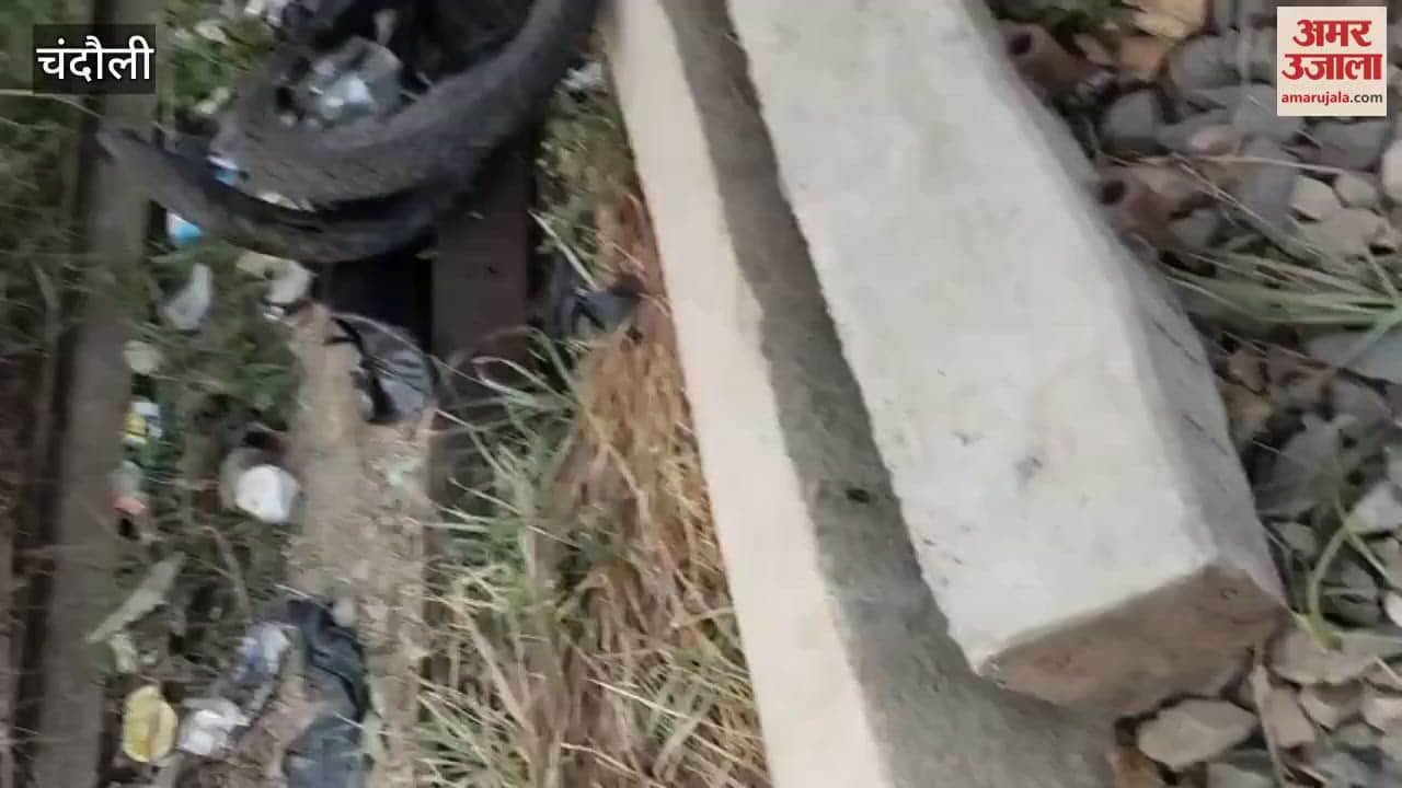 VIDEO : Two football players hit by train in chandauli not hear horn due earphones