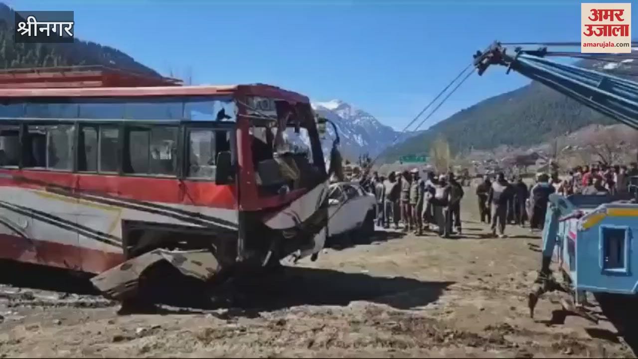 VIDEO : Three tourists killed, 14 injured in road accident in Ganderbal