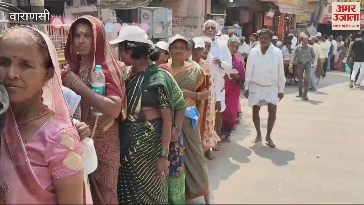 VIDEO : Devotees stood in scorching sun to have darshan of Baba vishwanath