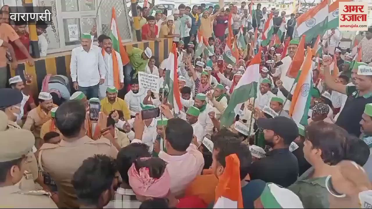 VIDEO : Farmers protest in Varanasi created ruckus over closing of toll plaza demanded construction of road