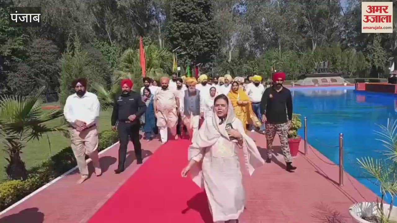 VIDEO : हुसैनी वाला बॉर्डर कैबिनेट मंत्री बलजीत कौर और गुरमीत सिंह, शहीदों को दी श्रद्धांजलि