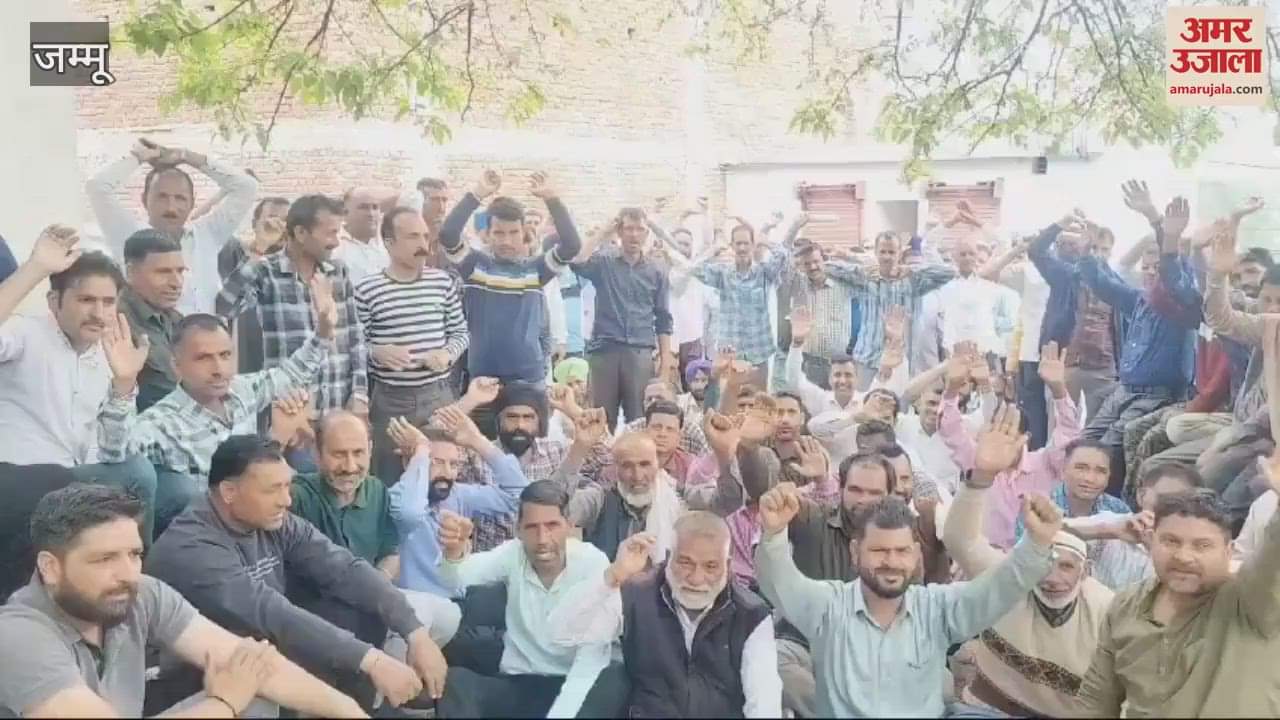 VIDEO : Protest of PHE temporary employees continues in Nowshera, demands from the government