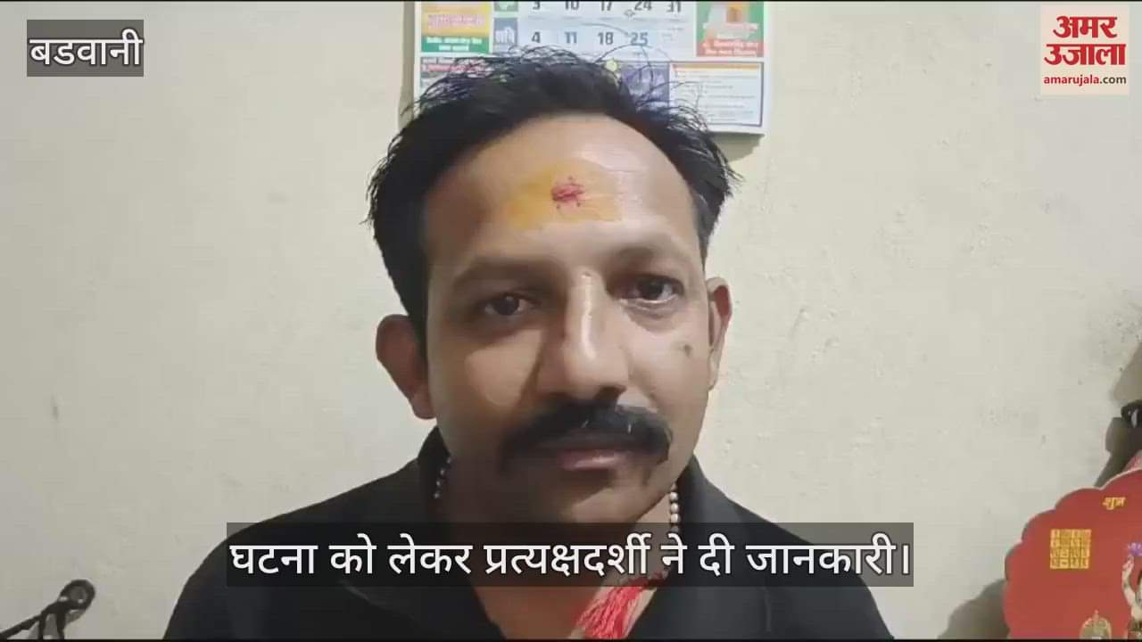 The overloaded straw truck passing through the highway hit the vehicles