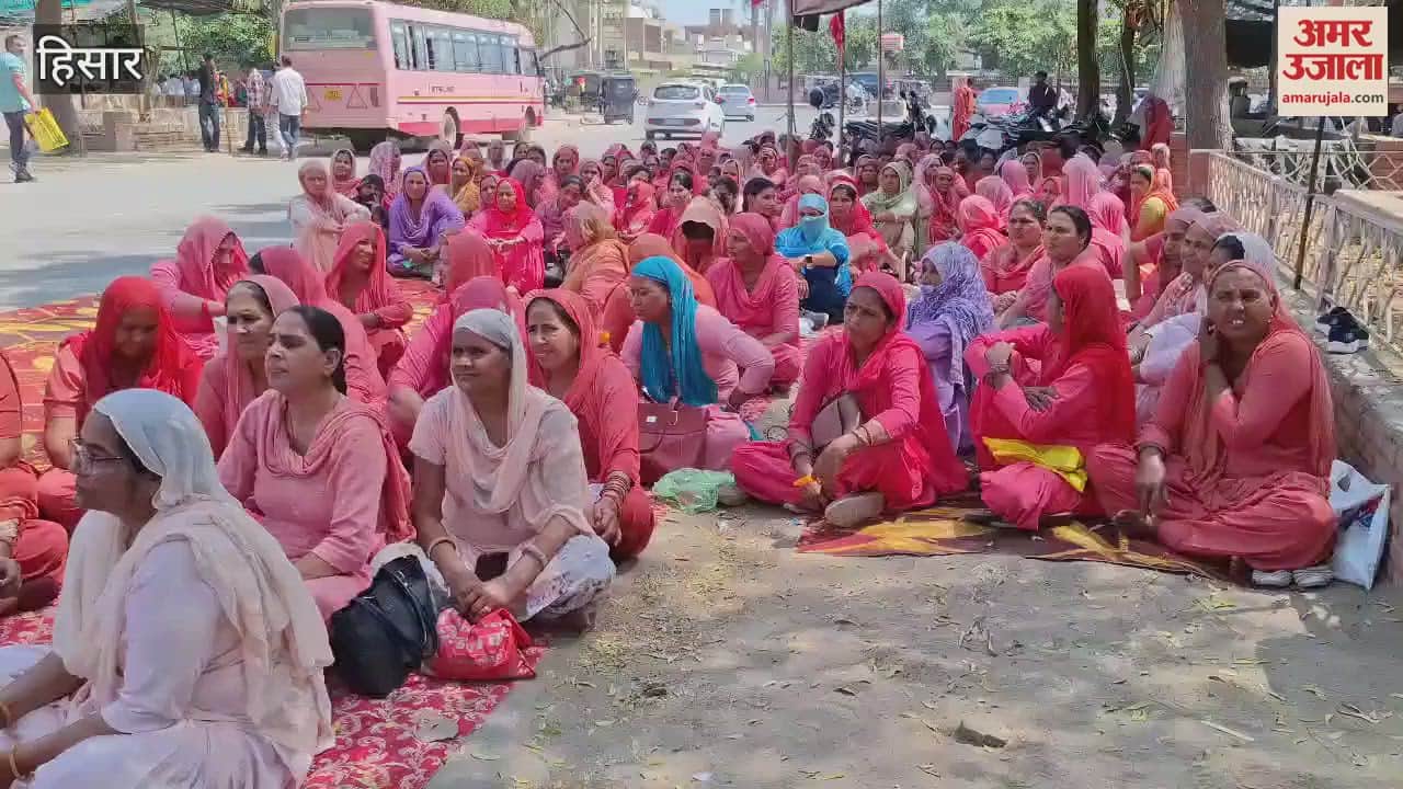 VIDEO : Anganwadi workers' protest continues in Hisar, objection raised over Poshan Tracker App