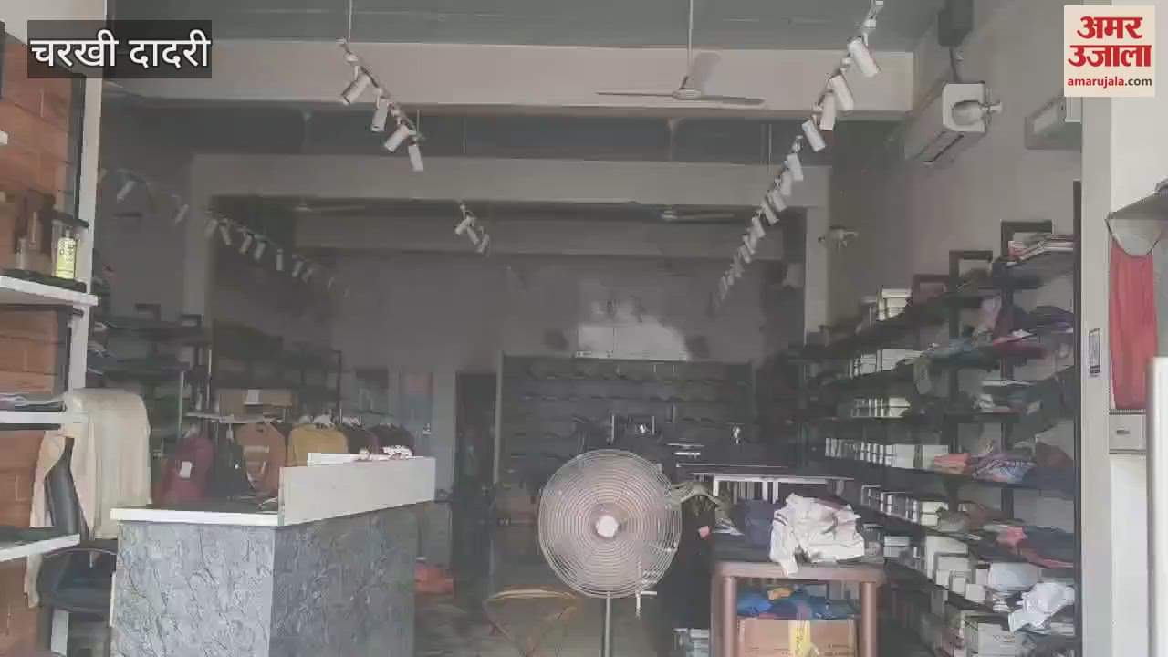 VIDEO : चरखी दादरी में शोरूम में लगी आग, लाखों का नुकसान