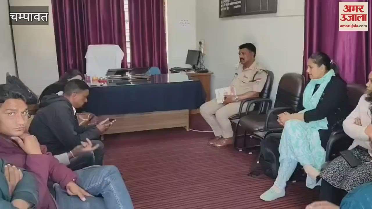 VIDEO : छात्रसंघ अध्यक्ष मुकेश महर ने चंपावत कैंपस में खुद को किया कैद, की ये मांग