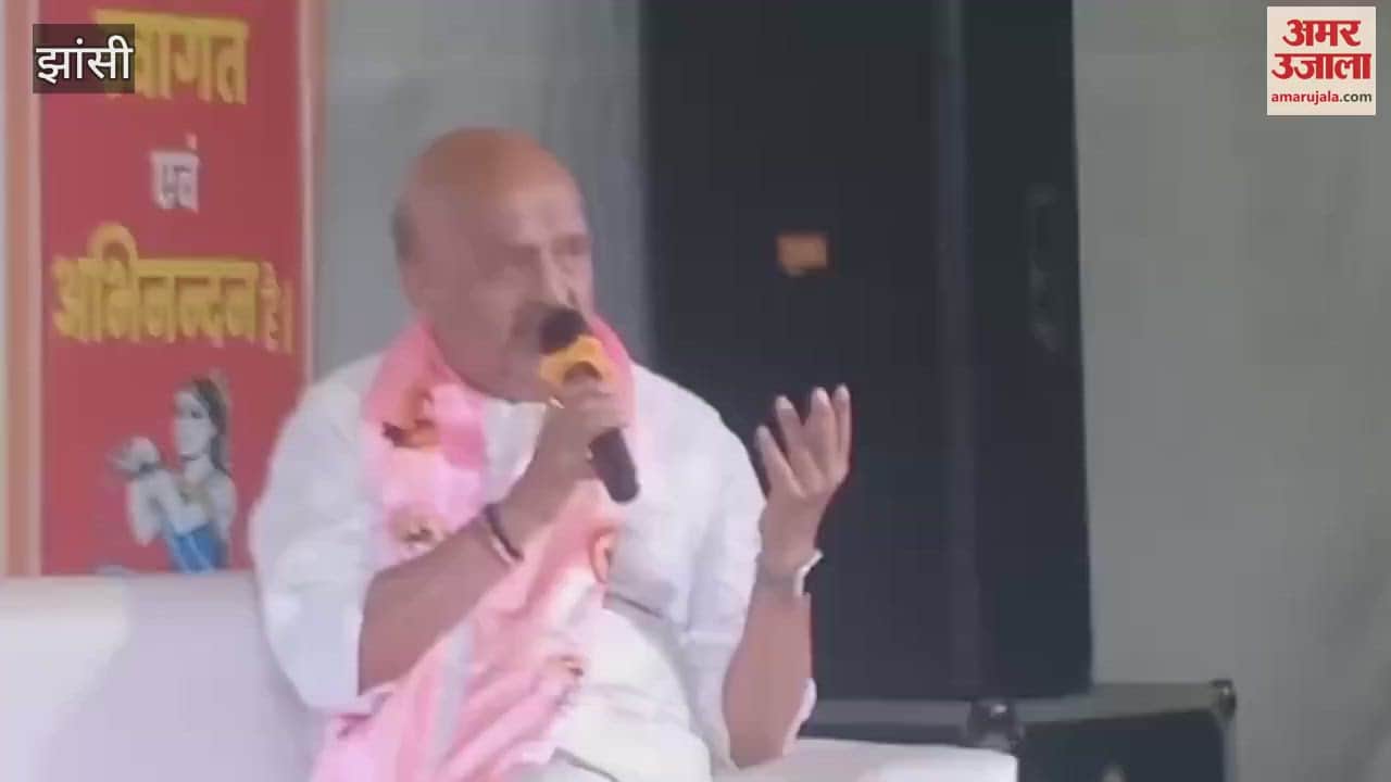 VIDEO : Film lyricist Sameer Anjaan reached the book fair organized at Bundelkhand University