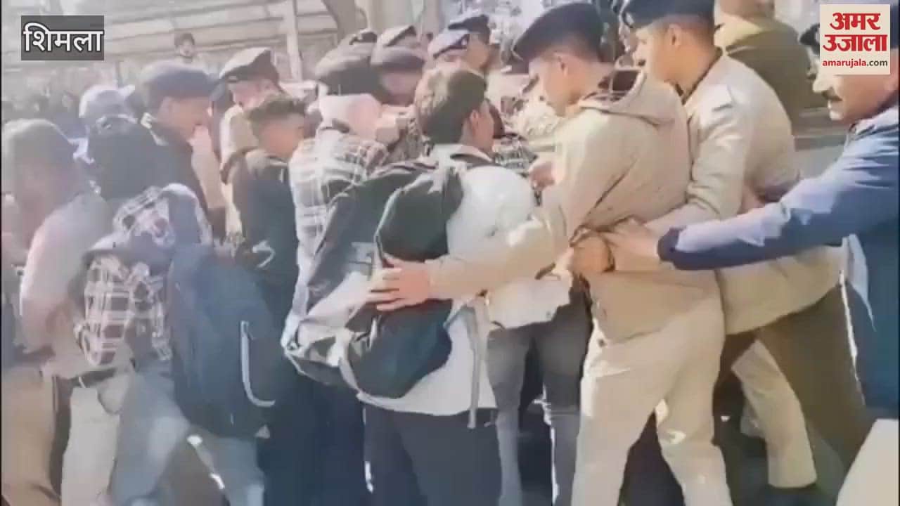 VIDEO : Demonstration by visually impaired people outside the secretariat one protester got injured after falling