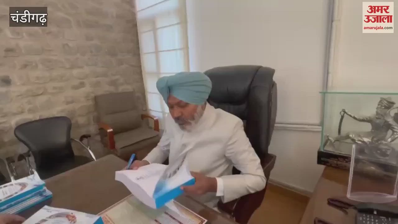 VIDEO : Finance Minister Harpal Singh Cheema signed the budget