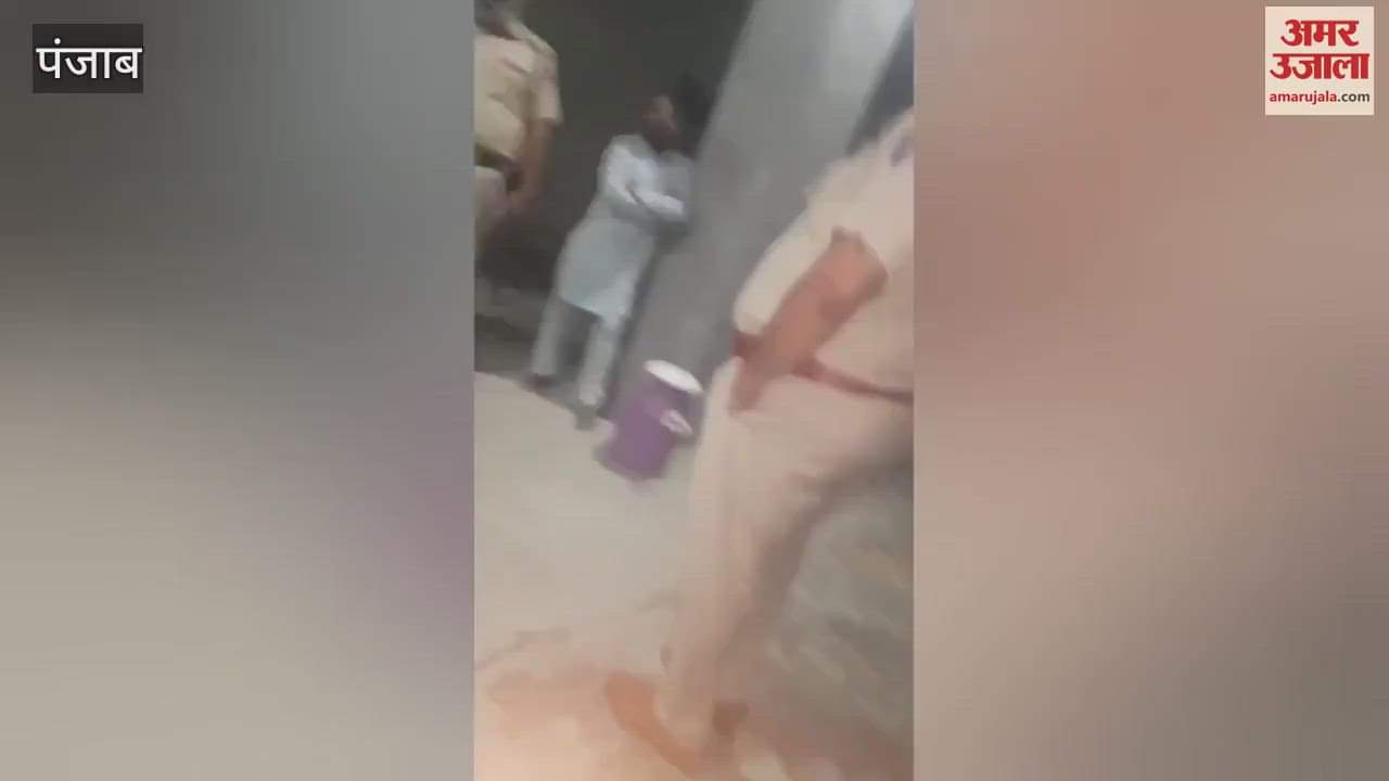 VIDEO : Police reached the house of BKU Ekta Sidhupur block chief Teja Singh at midnight in Faridkot