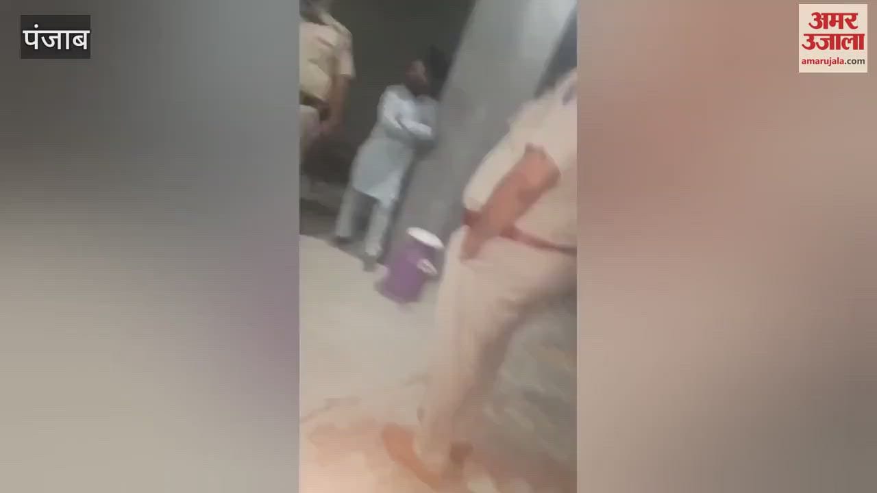 VIDEO : Police reached the house of BKU Ekta Sidhupur block chief Teja Singh at midnight in Faridkot
