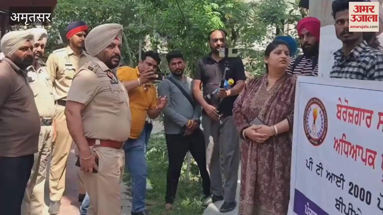 VIDEO : Members of the unemployed physical education teachers union climbed on the tank in Amritsar