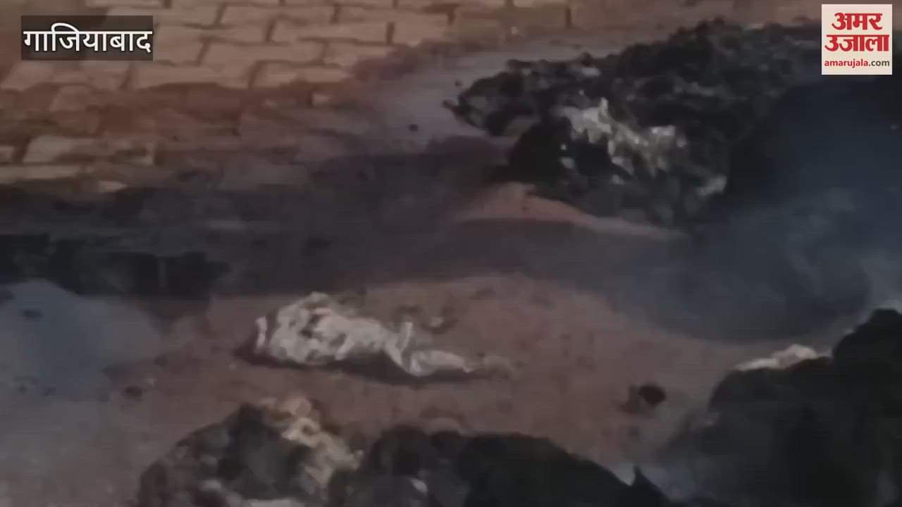 VIDEO : Fire broke out in a shop selling quilts and mattresses in Dasna