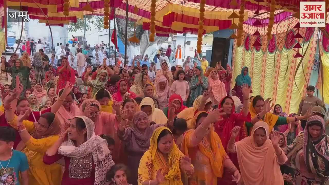VIDEO : On the fifth day of Shrimad Bhagwat Saptaah Gyaan Yagna, Lord Shri Krishna's birthday was celebrated with great pomp