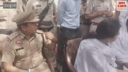 VIDEO : पार्षद के घर पहुंची पंचकूला की डीसीपी हिमाद्री कौशिक