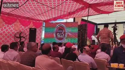 VIDEO : Rajya Sabha MP Subhash Barala listened to 'Mann Ki Baat' with workers in Tohana, Fatehabad