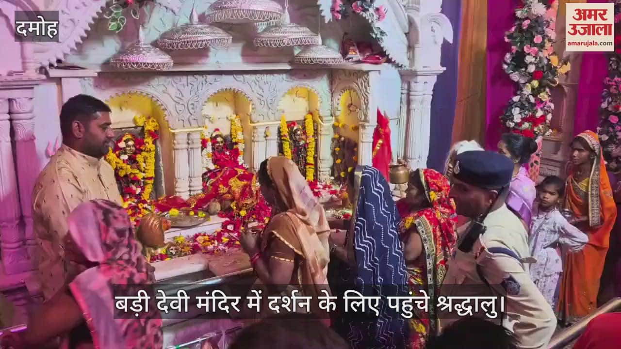 Damoh News: Devotees arrived at Badi Devi temple to offer water to the mother goddess