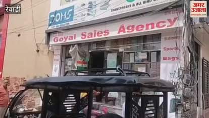 VIDEO : In Rewari, 2 lakhs were taken out from the cash box by breaking the shutter of the shop, 5 thieves were caught in CCTV