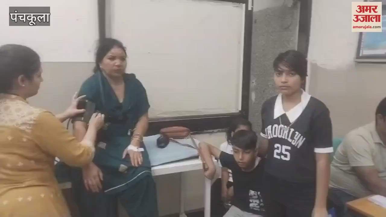 VIDEO : Car overturned near Tikkar Lake in Panchkula, three people injured