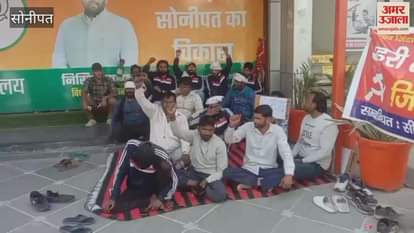 VIDEO : Contract sanitation workers' strike continues in Sonipat, demanding pending arrears