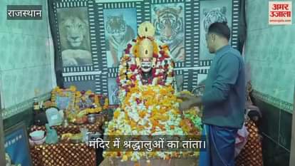 Banswara News There was huge crowd of devotees at Shani temple offering oil and black sesame seeds etc