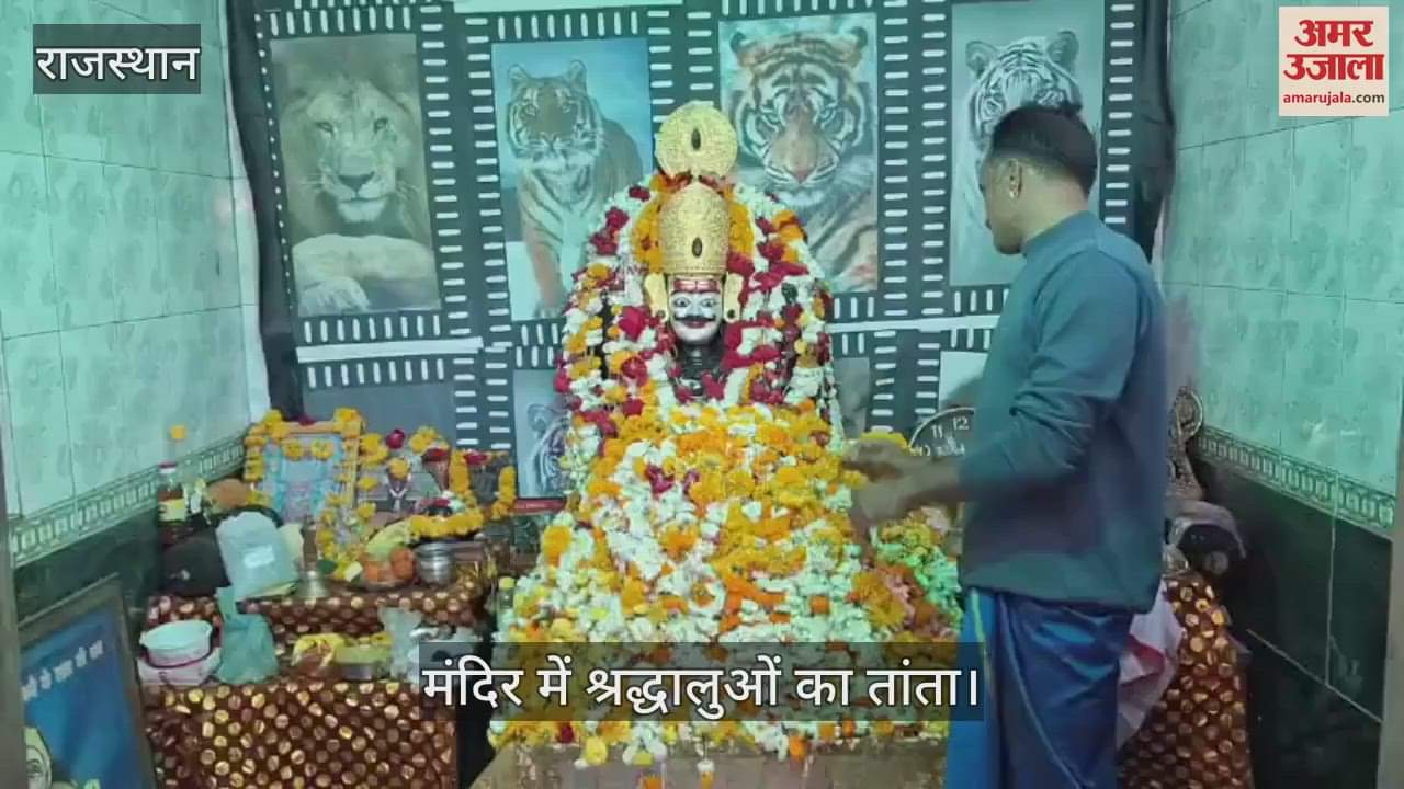 Banswara News There was huge crowd of devotees at Shani temple offering oil and black sesame seeds etc