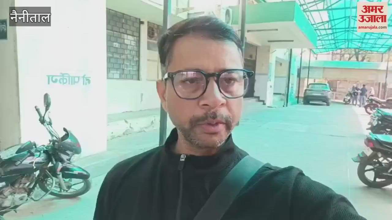 VIDEO : कुमाऊं कमिश्नर ने बेस अस्पताल का किया निरीक्षण, बच्चों के बिस्तरों पर मिले कॉकरोच, स्टाफ को लगाई फटकार