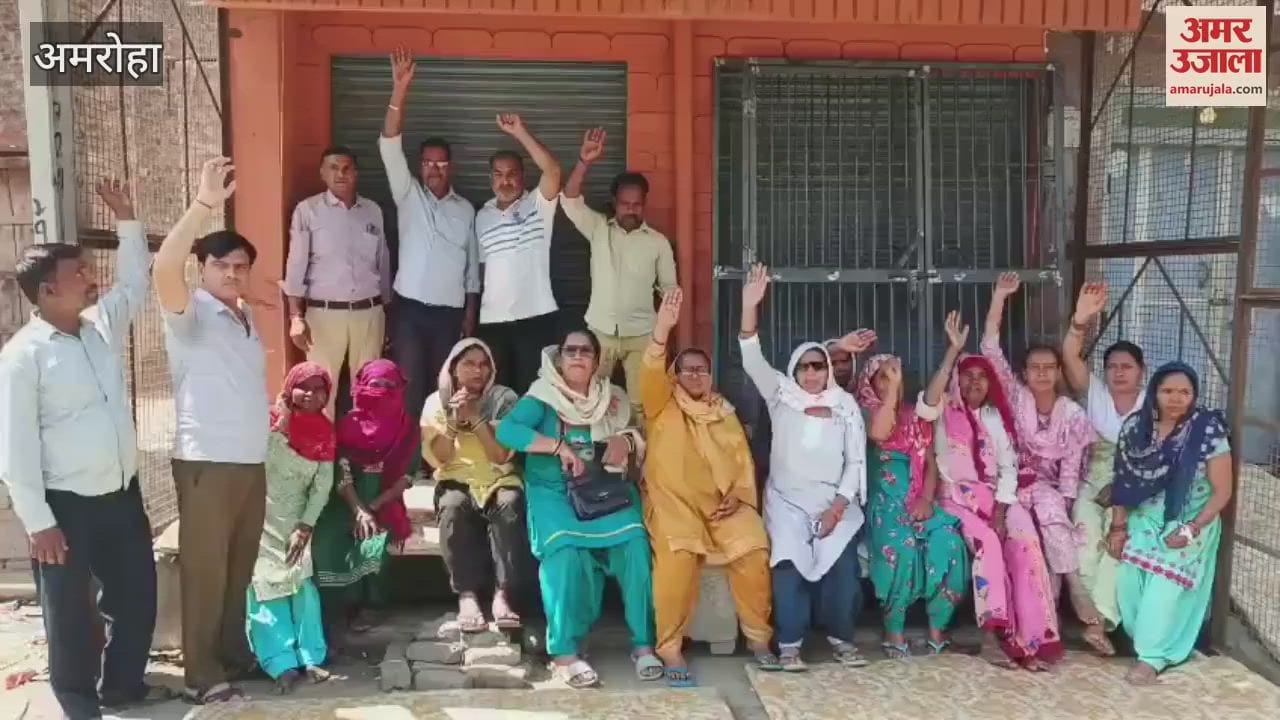 VIDEO : Women took to streets in protest against liquor shop, demonstrated in Mandi Dhanaura