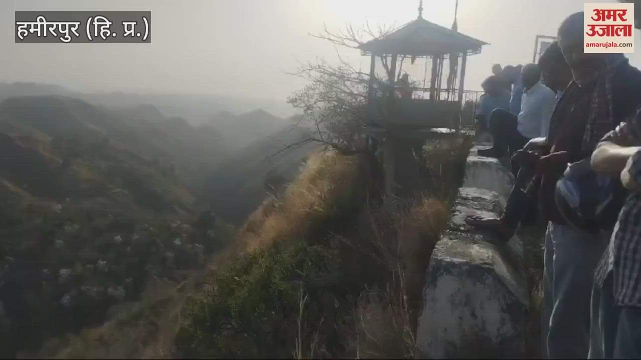 VIDEO : The car lost control and fell 100 feet down at Tehri turn of Gavardu Panchayat two injured