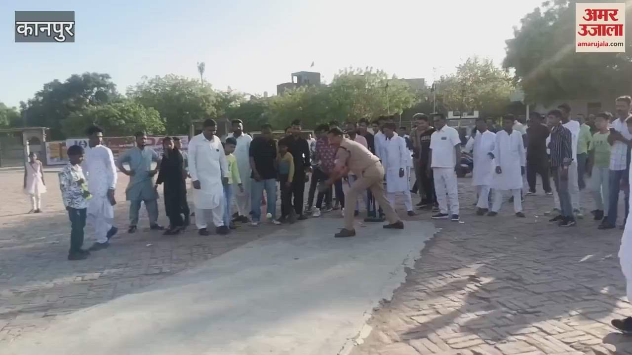 VIDEO : DCP and ADCP who went on a walking march played cricket with the children
