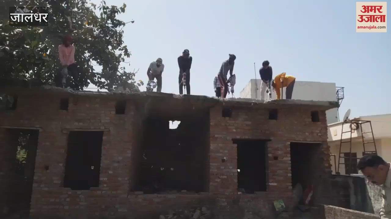 VIDEO : Jalandhar Police Used Labourers To Demolish First Floor Of Smuggler House