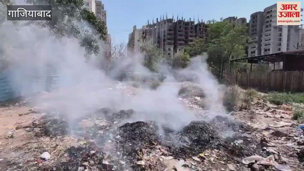 VIDEO : Fire breaks out in garbage dump in Rajnagar Extension