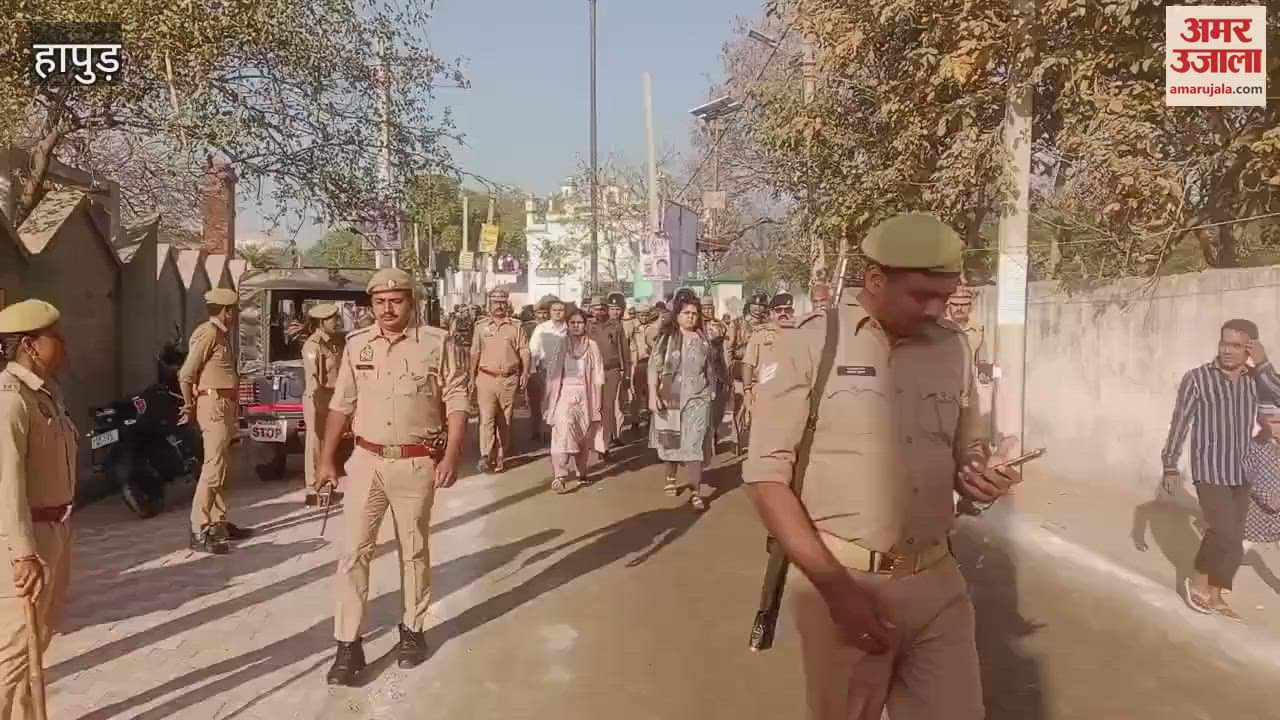 VIDEO : A child suffering from fever died during treatment in Hapur