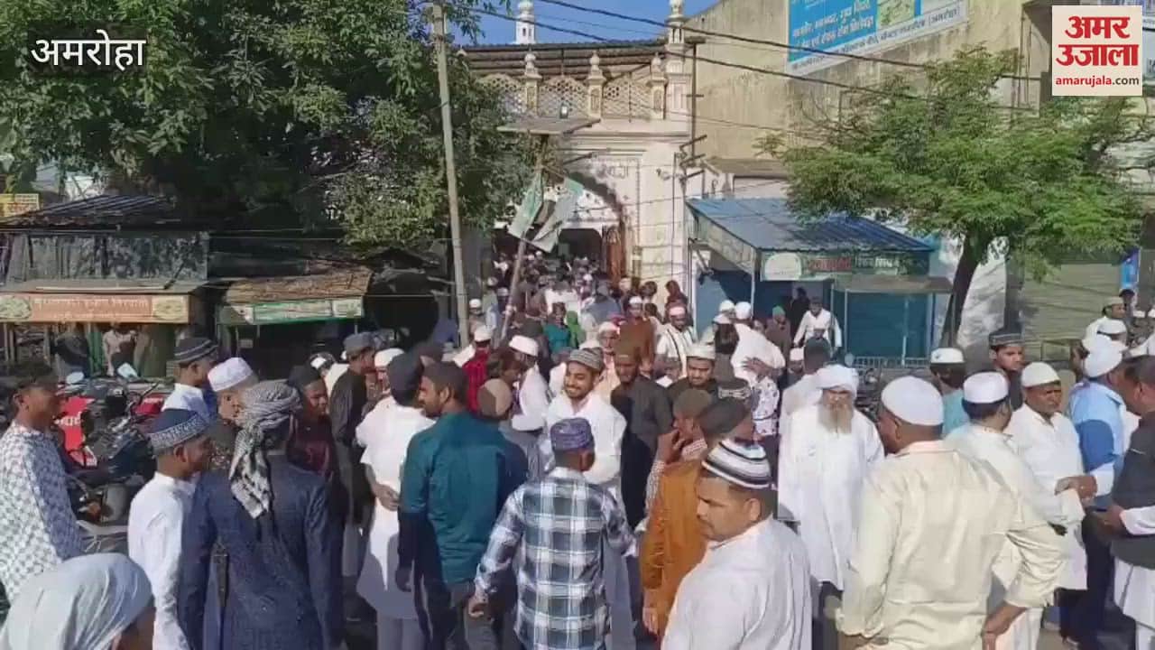 VIDEO : People hugged each other and wished each other Eid Mubarak, enjoyed Sheer and Sevaiya in Gajraula