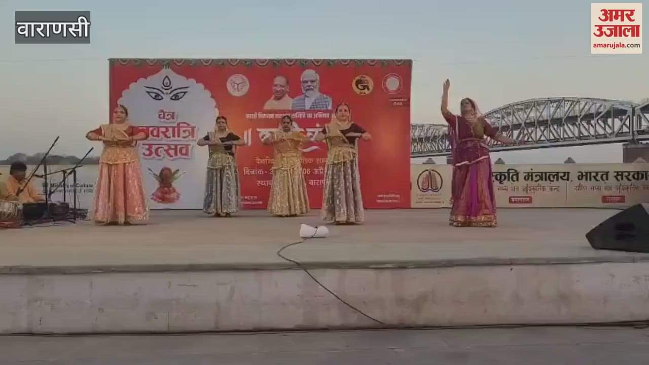 VIDEO : Dancer from Karnataka presented Kathak on Ganga Ghat