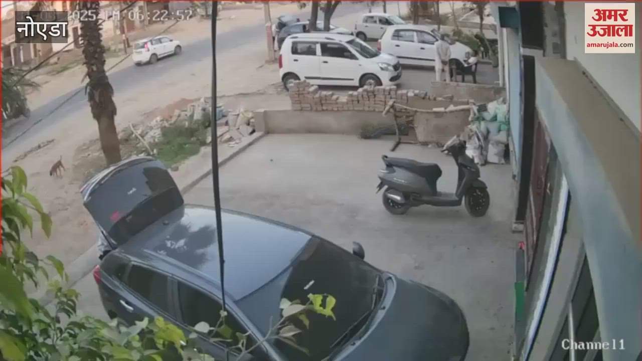 VIDEO : car rider hit two students in Greater Noida