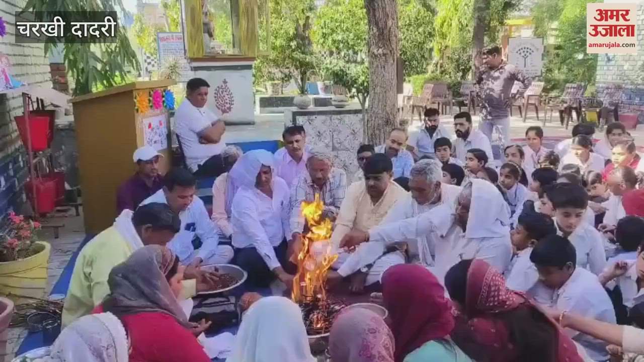 VIDEO : Admission ceremony begins in Dadri, students are being welcomed by applying tilak
