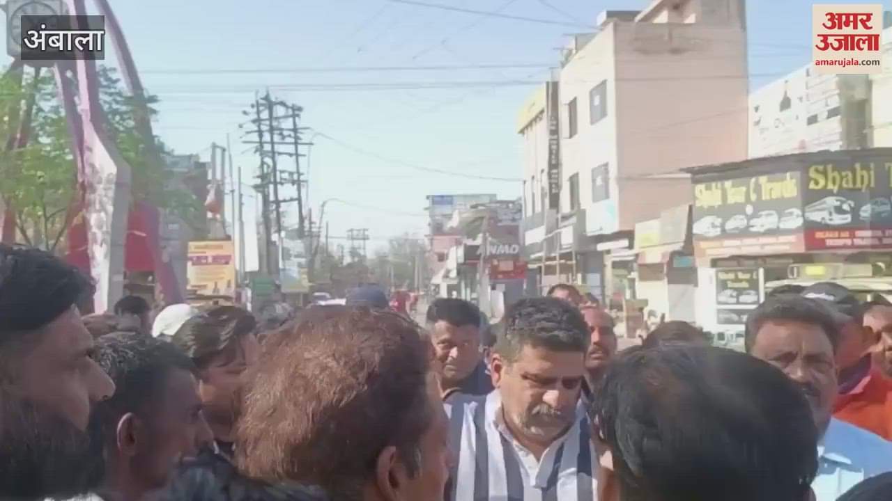 VIDEO : sanitation workers protested by stopping work in Municipal Corporation In Ambala, Mayor representative warned officers