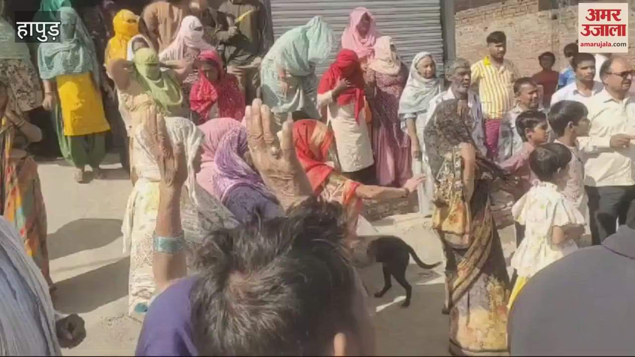 VIDEO : Women protest against liquor shop in Pilkhuwa Hapur