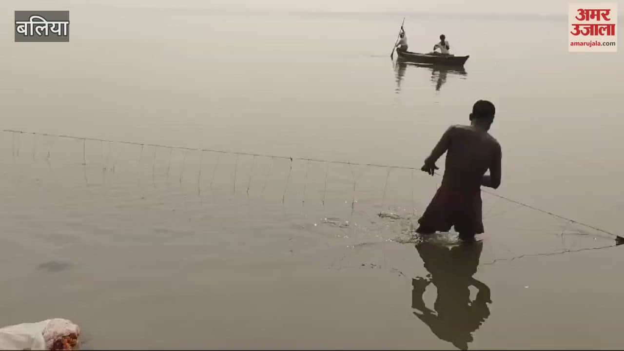 VIDEO : tragic accident during bathing in Ganga young man died drowning body not found chaos ensued
