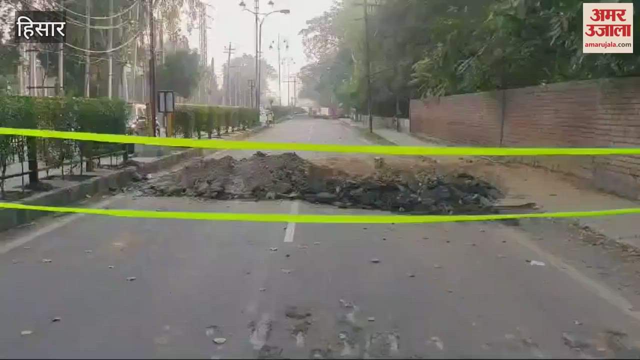 VIDEO : Manhole damaged on Rajgarh Road in Hisar, road will remain one way till manhole is ready