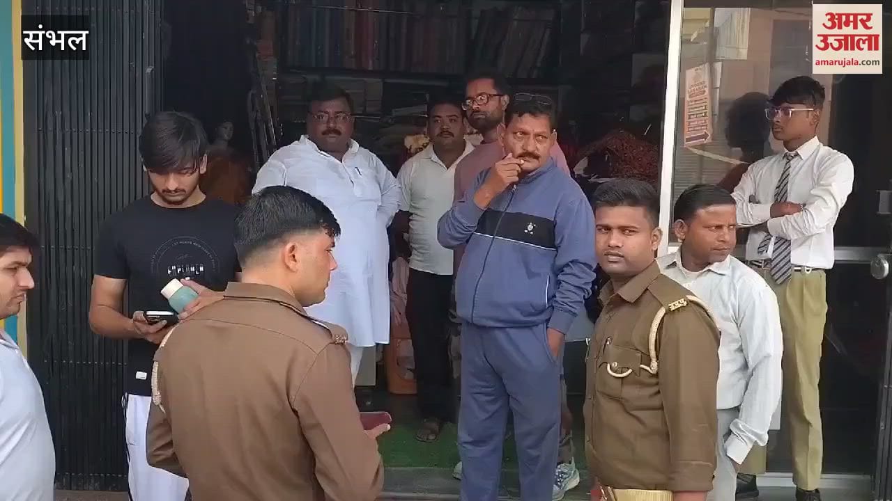VIDEO : Theft in a clothes shop in Chandausi, goods worth Rs 3.51 lakh stolen