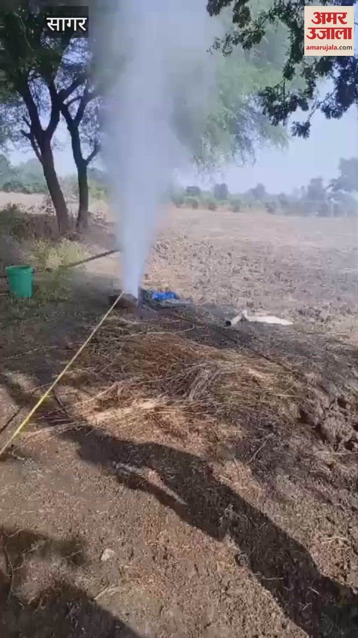 40 feet high fountain released from farmer's borewell, stones also came out